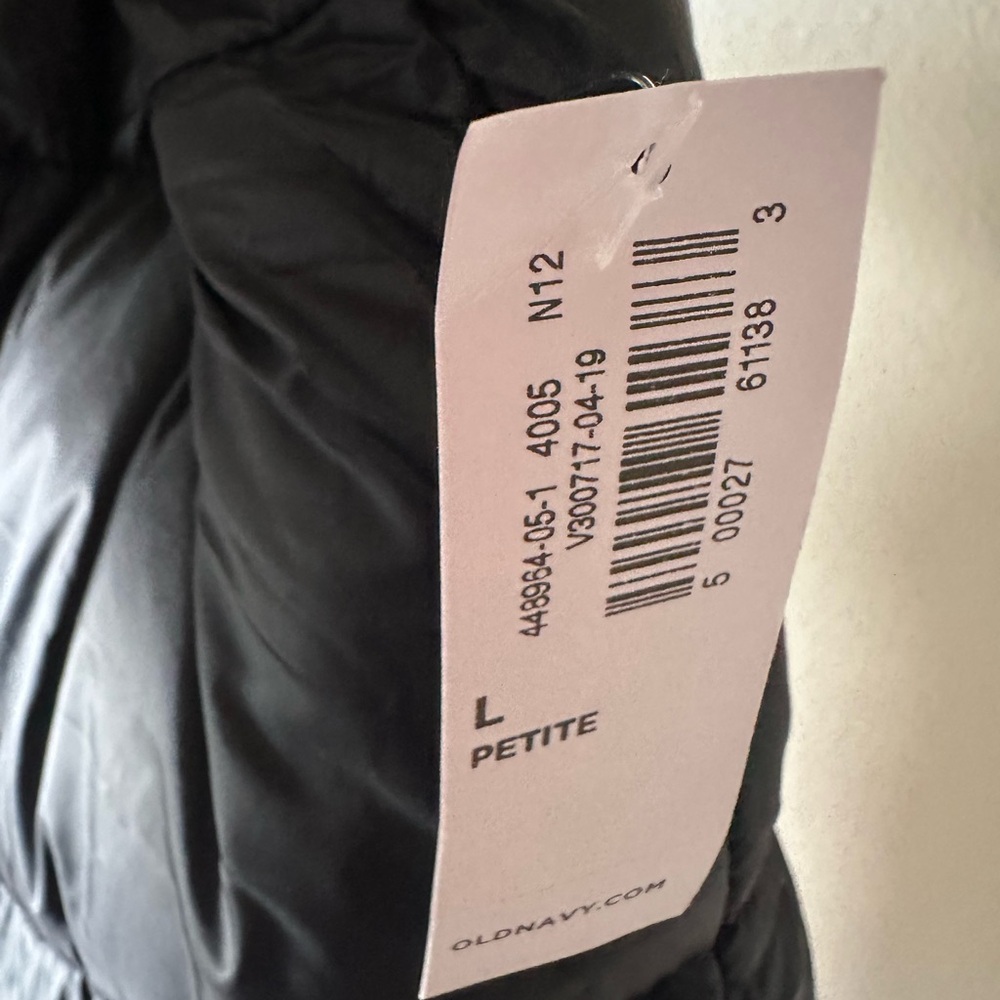 Old Navy Black Puffer Jacket NWT Size Large Petite Zip Front - Picture 3 of 6